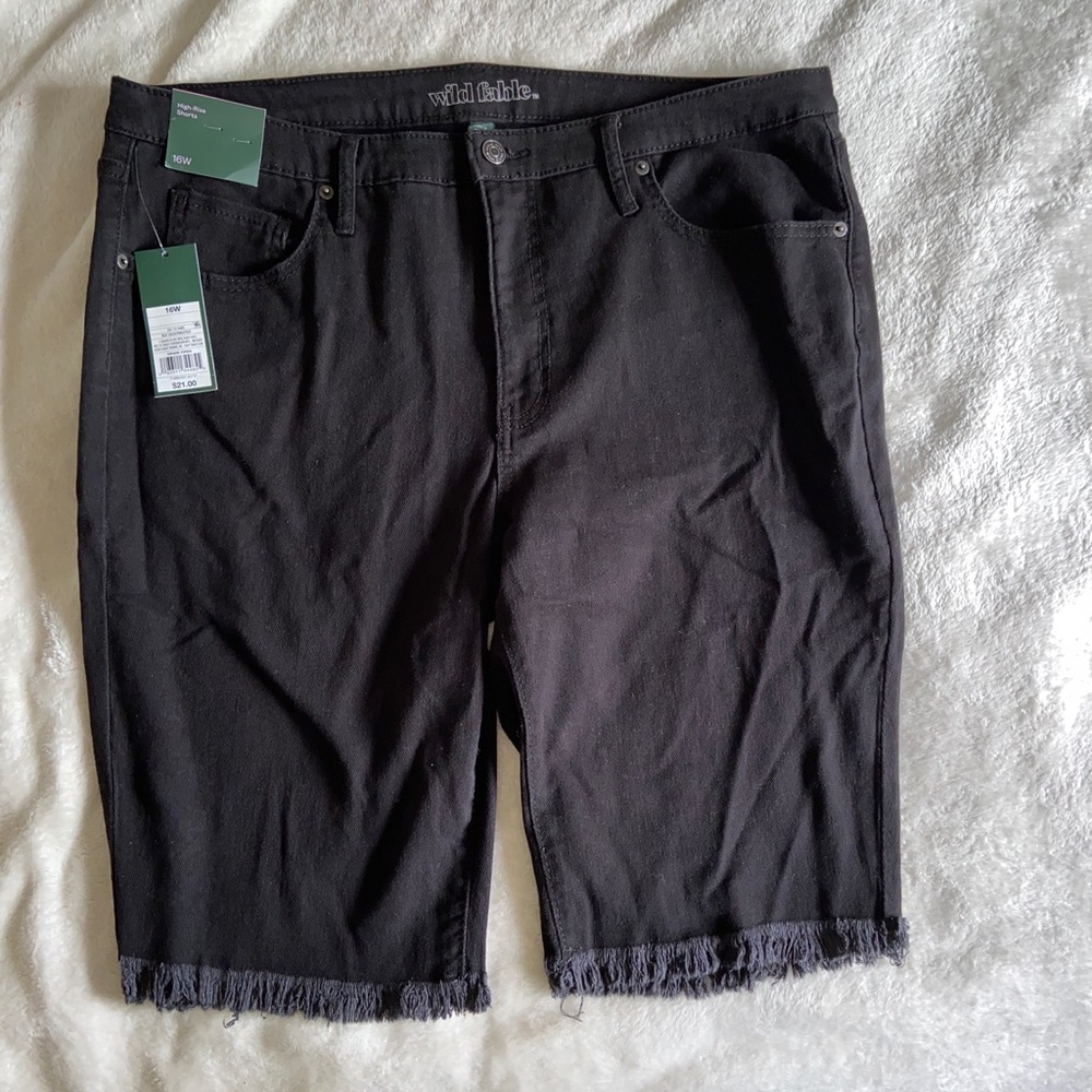 NWT Bermuda black shorts size 16